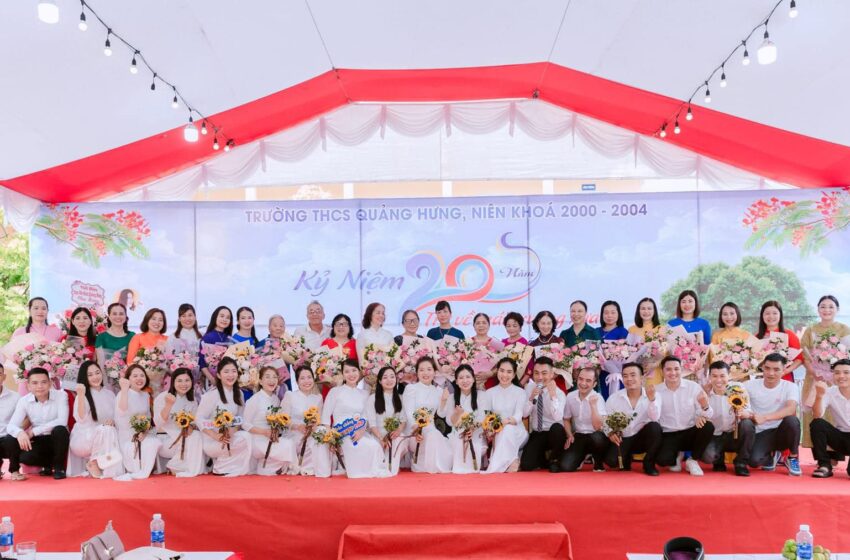 Hội cựu học sinh niên khoá 2000-2004 về thăm trường.